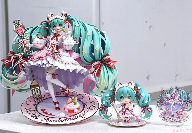 Good Smile Company Vocaloid - Hatsune Miku - 1/7 - 15th Anniversary Ver. Hot